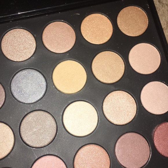 Max Studio Makeup Palette - Picture 3 of 4
